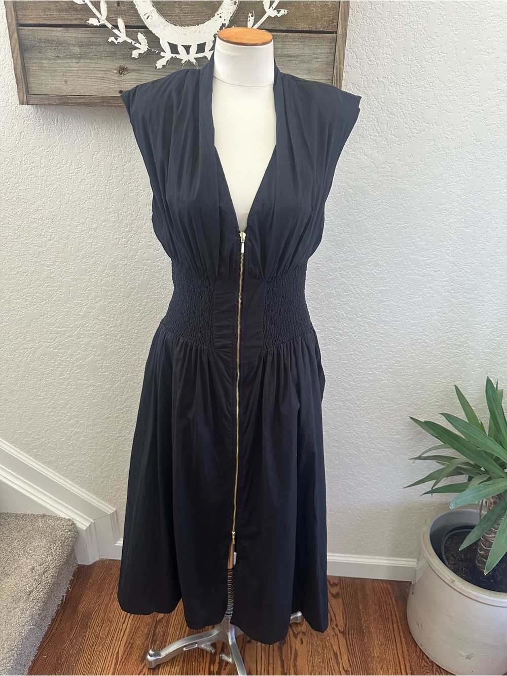 Anthropologie Tommie Women’s Black Zipper-Front Smocked Midi Dress size Large
